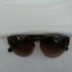 💜Cat eye style sunglasses. Ombre frames.